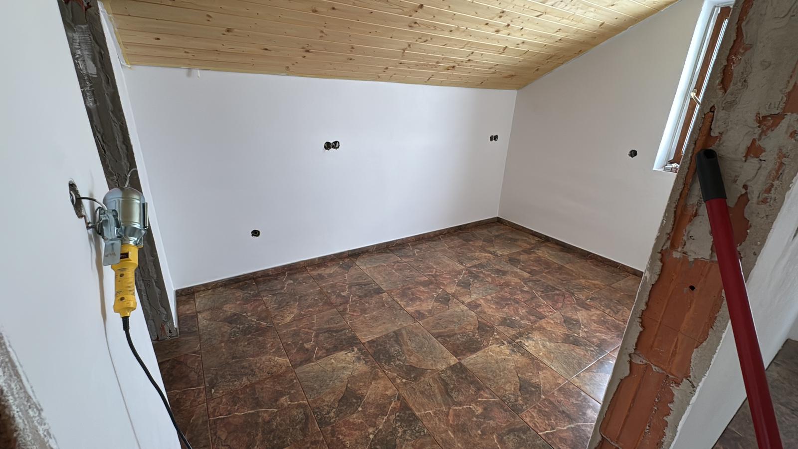 Příprava povrchu pro pokládku dlažby
